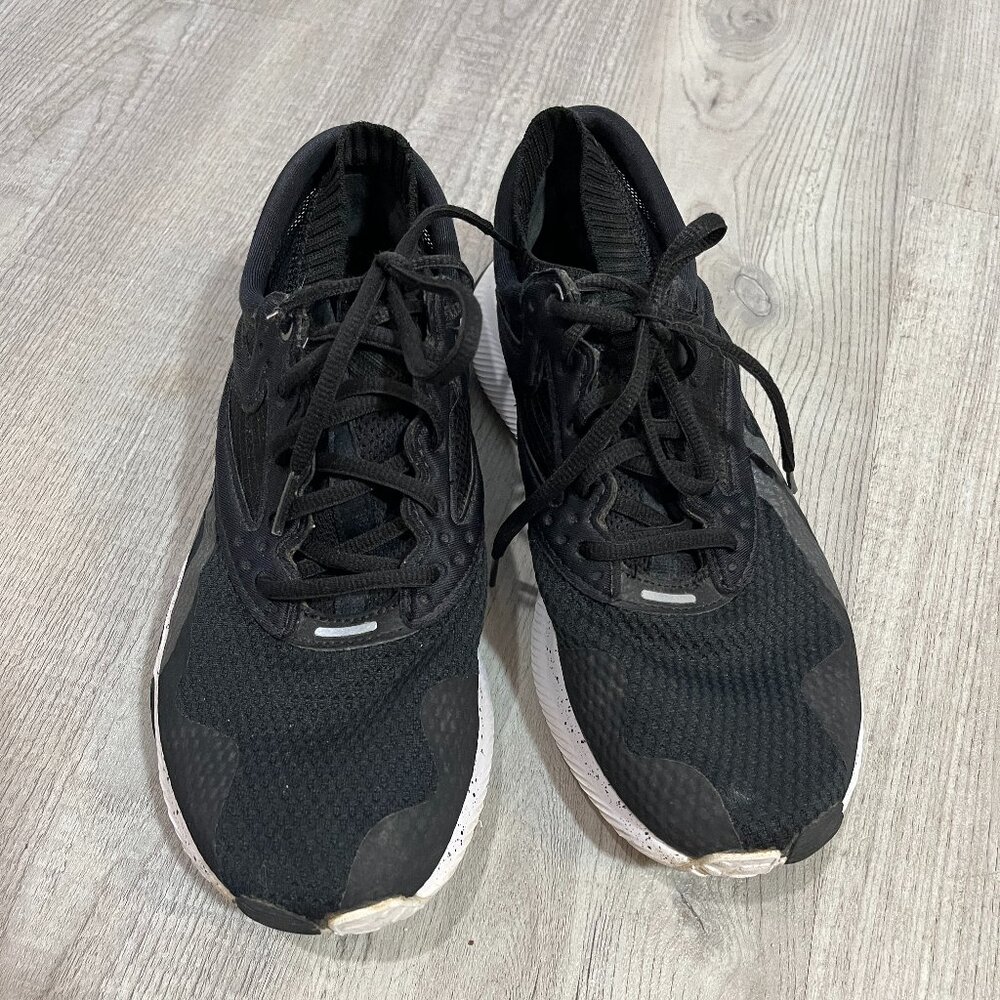 Women's size 8 Reebok shoes